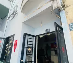 Chủ gấp bán vì cần tiền giải quyết việc . Nhà ngay trung tâm quận 10 cmt8 2 tầng 36m2 chỉ 4 tỷ 4