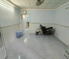 Chủ gấp bán vì cần tiền giải quyết việc . Nhà ngay trung tâm quận 10 cmt8 2 tầng 36m2 chỉ 4 tỷ 4