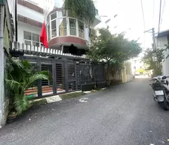 Bán nhà Nguyễn Bặc, trung tâm, gara ô tô, full nội thất, gần hồ, 85m, 4 tầng, MT 7.2m, giá không