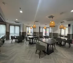 Cho thuê nhà mặt phố Ngũ Xã, lô góc hai mặt tiền 20m, Diện tích 90m2 x3 tầng thông sàn, thang máy
