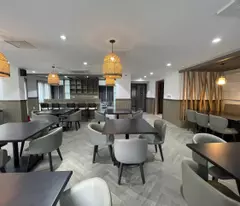 Cho thuê nhà mặt phố Ngũ Xã, lô góc hai mặt tiền 20m, Diện tích 90m2 x3 tầng thông sàn, thang máy