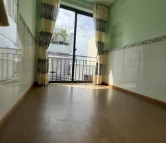 Mặt tiền căn góc đúc 5 tấm Q 4 hơn 2 ,5 tỷ xx XE HƠI TẢI NGAY NHÀ