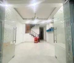 Dọn vào ở ngay nhà ngang 4, Lạc Long Quân, Tân Bình, Giá rẻ chưa tới 5 tỷ.