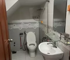 Dọn vào ở ngay nhà ngang 4, Lạc Long Quân, Tân Bình, Giá rẻ chưa tới 5 tỷ.