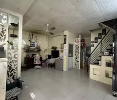 Chính chủ gửi Bán nhà mặt tiền cực rộng , cách sát mặt tiền Cách Mạng Tháng Tám 5m P15 Q10 . Hẻm