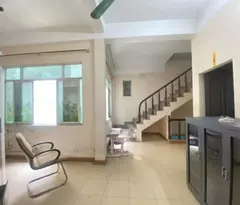 TRUNG TÂM HÀ NỘI - KHU BÁCH KINH XÂY - MỘT BƯỚC RA PHỐ - BÁN ĐẤT TẶNG NHÀ - GIÁ RẺ NHƯ CHO - KHÁCH