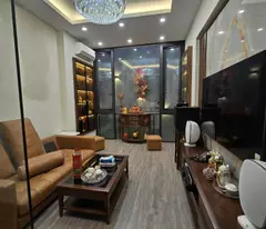 Ô tô đỗ cửa – full nội thất – khu vực vip toàn tướng tá quân đội tại đường Láng