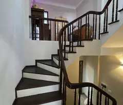 Ô tô đỗ cửa – full nội thất – khu vực vip toàn tướng tá quân đội tại đường Láng