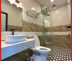 Bán nhà phố Trần Quốc Hoàn DT 40m² x 5 tầng x mặt tiền 11.7m x 18.5 tỷ