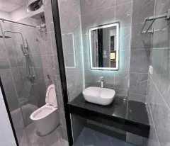 Chính chủ cho thuê căn 1N1K 50m đầu ngõ 140 Trần Duy Hưng. có ban công và máy giặt riêng