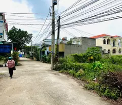 Bán nhà gác lửng 81.5m2 - chỉ cần 600tr nhận nhà ngay. Cách cây xăng Đức Hưng khoảng 4km.