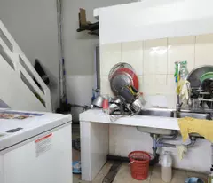Cho thuê Tầng 1 nhà mặt phố Bùi Bằng Đoàn (cạnh chợ Hà Đông) để kinh doanh, giá 10 triệu.