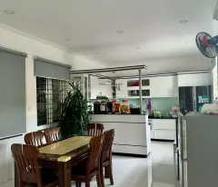NHÀ VỪA Ở VỪA KINH DOANH
VỊ TRÍ ĐẮT ĐỊA, CÓ SẴN NHÀ VÀ CẢ MẶT BẰNG KINH DOANH