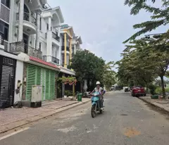 Nhà phố centana trường lưu DT 150m, 3 tầng giá tốt