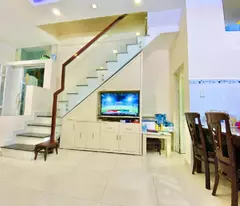 NHÀ MỚI ĐẸP - CMT8 Q.10 - NGAY CHỢ HÒA HƯNG - 32m2 -  4 TẦNG BTCT - 3PN - HOÀN CÔNG ĐỦ
