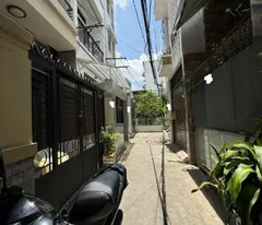 Ngay Cao Đẳng Bách Khoa SG - Gần HXH - (4 x 13)m - Đúc 2 Tầng