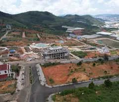 VILLA 3 tầng cắt lỗ vị trí đẹp gần khu du lịch Langbiang  thích hợp làm kinh doanh 0867431115