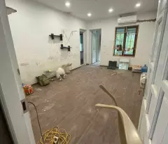 Bán tập thể tầng 3 lô góc Hồ Tùng Mậu, 2 ngủ, nhà đang sơn sửa đẹp sẵn vào ở