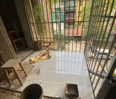 Bán tập thể tầng 3 lô góc Hồ Tùng Mậu, 2 ngủ, nhà đang sơn sửa đẹp sẵn vào ở