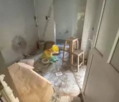 Bán tập thể tầng 3 lô góc Hồ Tùng Mậu, 2 ngủ, nhà đang sơn sửa đẹp sẵn vào ở
