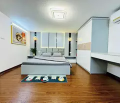 PHÂN LÔ QUÂN ĐỘI - Ô TÔ DỪNG ĐỖ, CHẠY VÒNG QUANH - SÁT CHỢ MƠ - YÊN TĨNH, VĂN MINH, Ở SƯỚNG