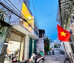 Ngay Nhà thờ Hạnh Thông Tây - Hẻm xe tải - BTCT 3 tầng - 3 phòng ngủ
