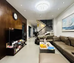 SIÊU PHẨM HIẾM - NHÀ ĐẸP - XÂY 3 THOÁNG - TRUNG TÂM BỒ ĐỀ - NGÕ Ô TÔ 7 CHỖ .
BỒ ĐỀ LONG BIÊN 110