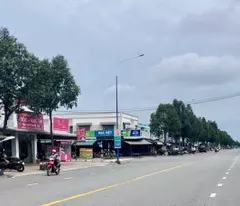 Chính chủ bán gấp lô đất ngay Chợ Bàu Bàng, sổ sẵn 5x30 giá chỉ 800tr