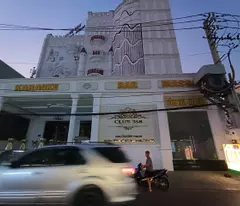 Bán toà nhà khách sạn & karaoke & massage giá mới 68 tỷ.