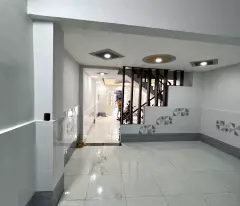 3.25 TỶ- NHÀ 2 TẦNG SÁT BÊN HÔNG CHỢ HÓC MÔN - HẺM XE HƠI- ĐANG CHO THUÊ 5TR/TH