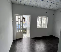 3.25 TỶ- NHÀ 2 TẦNG SÁT BÊN HÔNG CHỢ HÓC MÔN - HẺM XE HƠI- ĐANG CHO THUÊ 5TR/TH
