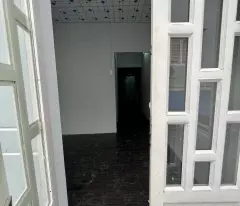 3.25 TỶ- NHÀ 2 TẦNG SÁT BÊN HÔNG CHỢ HÓC MÔN - HẺM XE HƠI- ĐANG CHO THUÊ 5TR/TH