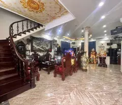 HOÀNG QUỐC VIỆT, VỈA HÈ, PHÂN LÔ, Ô TÔ TRÁNH, MẶT TIỀN 4M. 9,7 TỶ