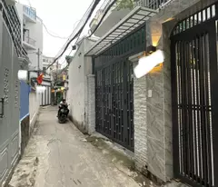 Ngay Trường THCS Gò Vấp - Hẻm thông - BTCT 3 Tầng