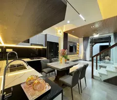 Bán tòa VP mặt phố Nguyễn Văn Cừ, Long Biên. DT205m², mặt tiền 11m, 10 tầng! Giá 140 tỷ.