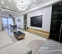 Bán nhà Ngọc Lâm, Long Biên, 80m2, 5 tầng, 12.5 tỷ. thang máy, tặng lại vườn lan