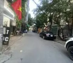 Cần bán tòa nhà dịch vụ 7T 67m2 MP Hoàng Quốc Việt giá nhỉnh 20 tỉ. LH: em Tuấn 0376272955.