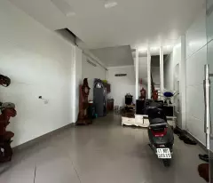 CHÍNH CHỦ VỀ NHÀ MỚI CẦN BÁN NHÀ MẶT NGÕ Ô TÔ, Ô TÔ ĐỖ CỬA