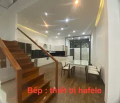 Bán nhà MT 3 tầng 40 nguyễn văn thủ, ngang 5m, Hướng Nam đối diện công viên.  Full nội thất.