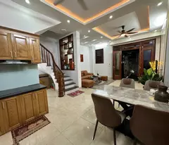 chính chủ bán gấp nhà tại Hoàng Văn Thụ Hoàng Mai 55m2 5 tầng 6m mặt tiền hơn 8 tỷ kinh doanh sầm