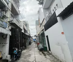 Nhà Chiến Lược 30m2 - 3 tầng mới đẹp, vào ở ngay, nhỉnh 3 tỷ, xe hơi đến cửa