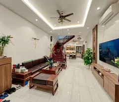 BÁN NHÀ NGUYỄN VĂN HUYÊN, 46M2, 5 TẦNG, MT 5M, NGÕ 4M, ĐI BỘ RA PHỐ. 6,8 TỶ