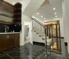 Lạc Long Quân dưới 7 tỷ, Diện Tích 33m2, 4 tầng, Mặt Tiền 3.8 m, giá 6.85 tỷ
