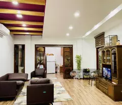 Bán nhà riêng 4 tầng tại phố Trần Thái Tông, nhỉnh 25 tỷ, 100m2, kinh doanh - văn phòng
