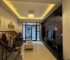 CĂN NHÀ TRUNG TÂM NGỌC THUỴ - NGÕ OTO ĐỖ CỔNG - CHỦ NHÀ TẶNG LẠI ĐỒ GẮN TƯỜNG