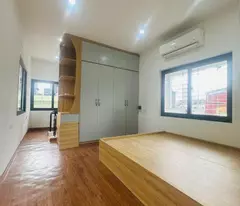 Bán gấp nhà ngõ 409 Kim mã. Diện tích 65m2, xây 5 tầng, mặt tiền 4m SĐCC. Giá 3280 triệu