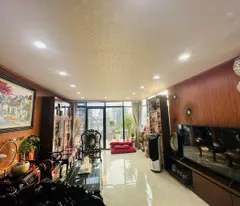 Long Biên dưới 8 tỷ, Diện Tích 40m2, 6 tầng, mặt tiền 3.9m, giá 6,9 tỷ thang máy, zalo: 0379201686
