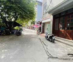 BÁN NHÀ CẤP 4 NGỌC THUỴ , SÁT KHAI SƠN, Ô TÔ TẢI VÀO NHÀ , KINH DOANH