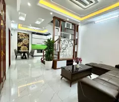 Bán nhà Ngọc Lâm 5 Tầng thông số đẹp-Phân Lô Vỉa Hè Ô Tô Tránh -Kinh Doanh -Ngõ Thông Ô Tô Chạy