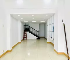 Chính chủ cho thuê nhà mặt phố 3 tầng đường rộng 10m, thích hợp để ở và kinh doanh, buôn bán tại